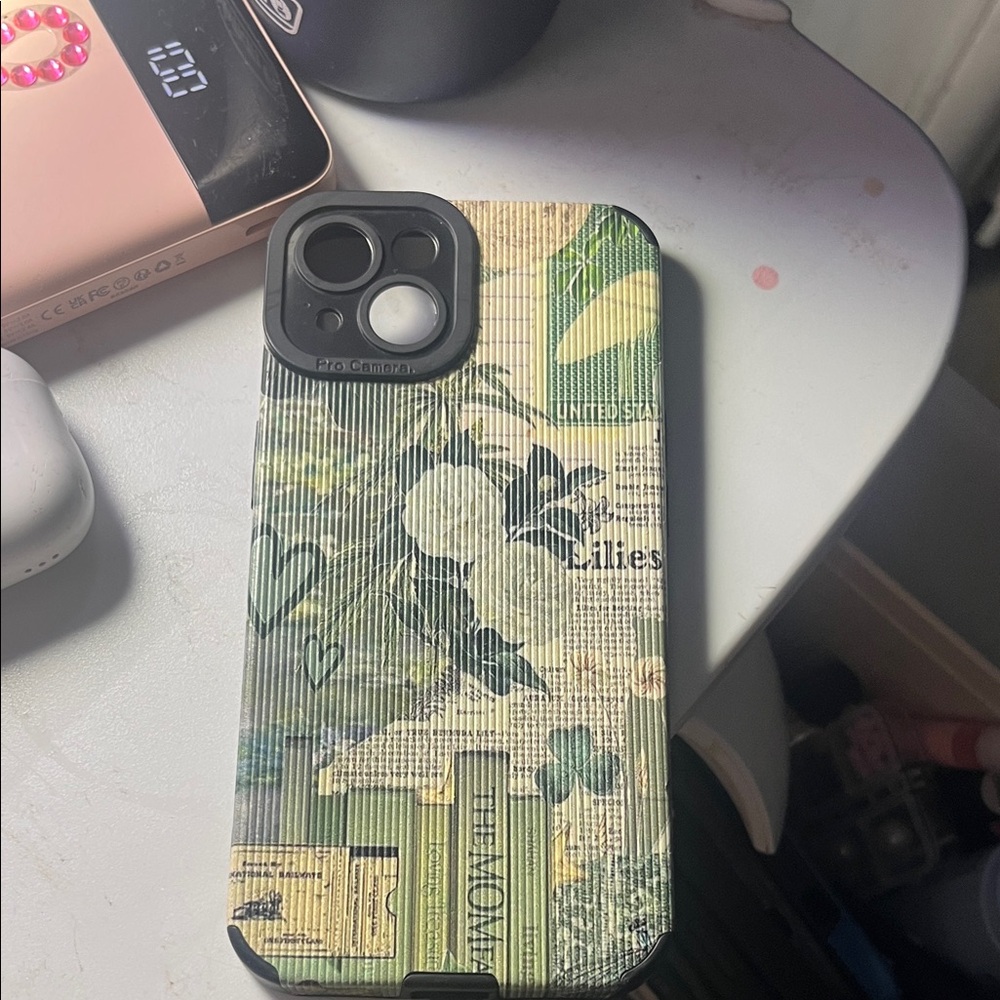 SHEIN Artistic Green Phone Case